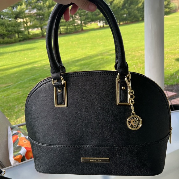 Anne Klein - Picture 4 of 7